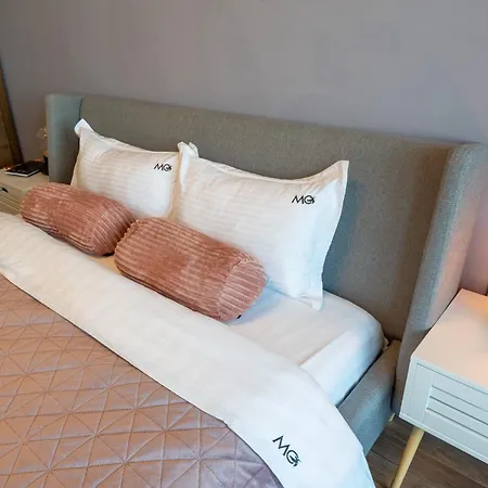 Mohost Roa - Elegant Retreat With Mountain View *